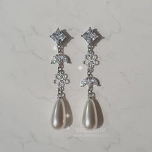 Load image into Gallery viewer, Diamond Floral Princess Earrings - Silver ver. (Jessica Earrings)