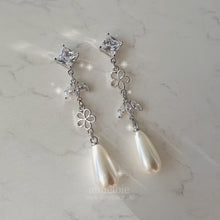 Load image into Gallery viewer, Diamond Floral Princess Earrings - Silver ver. (Jessica Earrings)