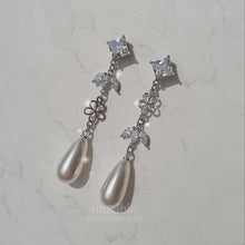 Load image into Gallery viewer, Diamond Floral Princess Earrings - Silver ver. (Jessica Earrings)