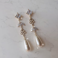 Load image into Gallery viewer, Diamond Floral Princess Earrings - Gold ver. (SNSD Tiffany, Ailee Earrings)