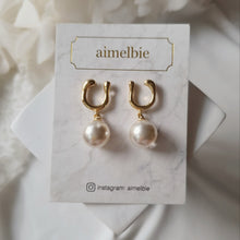 Load image into Gallery viewer, Horse Shoe and Pearl Earrings (Medium) - Gold