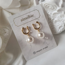 Load image into Gallery viewer, Horse Shoe and Pearl Earrings (Medium) - Gold