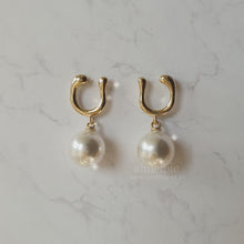 Load image into Gallery viewer, Horse Shoe and Pearl Earrings (Medium) - Gold