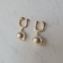 Load image into Gallery viewer, Horse Shoe and Pearl Earrings (Medium) - Gold