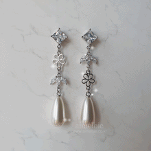 Load image into Gallery viewer, Diamond Floral Princess Earrings - Silver ver. (Jessica Earrings)