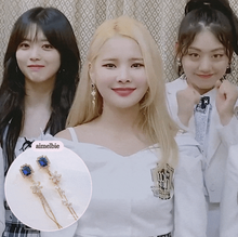 Load image into Gallery viewer, Diamond Petals Earrings - Navy ver. (fromis_9 Nakyung, Weki Meki Rina Earrings)