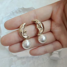 Load image into Gallery viewer, Dear Moon Earrings (WJSN Eunseo, VIVIZ Umji Earrings)