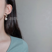 Load image into Gallery viewer, Dear Moon Earrings (WJSN Eunseo, VIVIZ Umji Earrings)