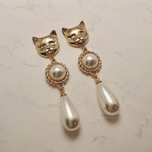 Load image into Gallery viewer, Melbie The Cat Series - The Elegance Earrings (Gold ver.)