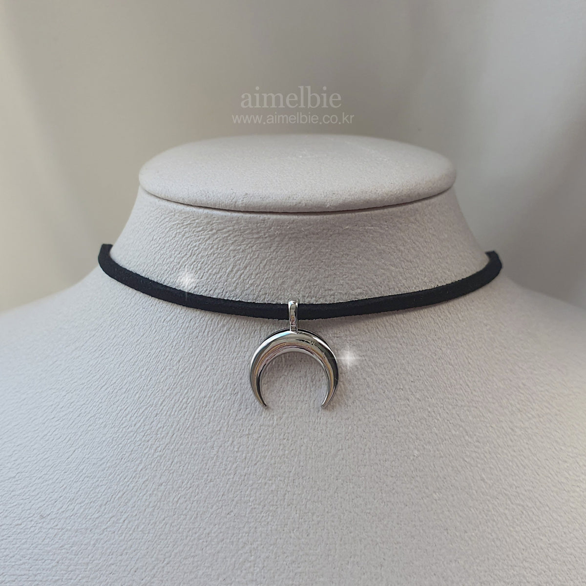 Crescent moon choker necklace discount