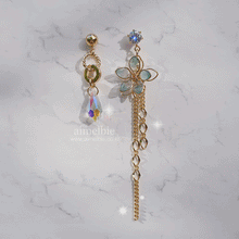 Load image into Gallery viewer, Dreamy Flower Shower Earrings