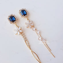 Load image into Gallery viewer, Diamond Petals Earrings - Navy ver. (fromis_9 Nakyung, Weki Meki Rina Earrings)