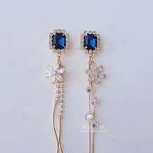 Load image into Gallery viewer, Diamond Petals Earrings - Navy ver. (fromis_9 Nakyung, Weki Meki Rina Earrings)