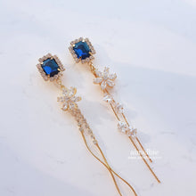 Load image into Gallery viewer, Diamond Petals Earrings - Navy ver. (fromis_9 Nakyung, Weki Meki Rina Earrings)