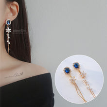 Load image into Gallery viewer, Diamond Petals Earrings - Navy ver. (fromis_9 Nakyung, Weki Meki Rina Earrings)