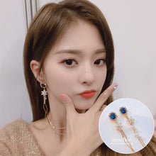 Load image into Gallery viewer, Diamond Petals Earrings - Navy ver. (fromis_9 Nakyung, Weki Meki Rina Earrings)