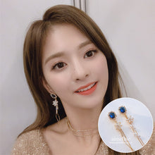 Load image into Gallery viewer, Diamond Petals Earrings - Navy ver. (fromis_9 Nakyung, Weki Meki Rina Earrings)