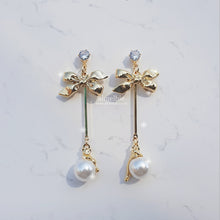 Load image into Gallery viewer, There's a Kitty Earrings (Weeekly Sujin, Weki Mei Sei Earrings)