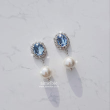 Load image into Gallery viewer, Light Sapphire and Pearl Earrings (ITZY Yuna Earrings)