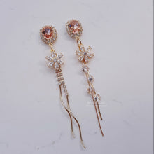 Load image into Gallery viewer, Diamond Petals Earrings - Peach Pink ver.