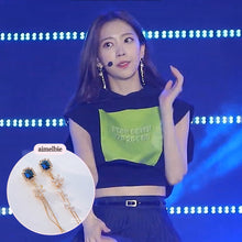 Load image into Gallery viewer, Diamond Petals Earrings - Navy ver. (fromis_9 Nakyung, Weki Meki Rina Earrings)
