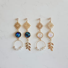 Load image into Gallery viewer, The Ancient White Planet Earrings (Weki Meki Rina, Suyeon Earrings)