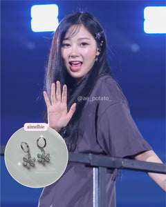 [Aespa Giselle, Kep1er Chaehyun Earrings] Diamond Petals Huggies Earrings - Silver