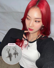 Load image into Gallery viewer, Sparkle Sparkle Huggies Earrings (STAYC Isa, Dreamcatcher Dami Earrings)