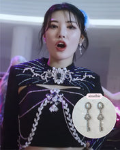 Load image into Gallery viewer, [IVE Gaeul Earrings] Antique Classic Key Earrings - Silver