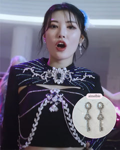 [IVE Gaeul Earrings] Antique Classic Key Earrings - Silver