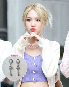 [IVE Gaeul Earrings] Antique Classic Key Earrings - Silver