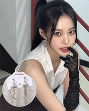 Load image into Gallery viewer, Art Nouveau Moon Earrings (Billlie Tsuki, Park Eunbin, Apink Eunji Earrings)