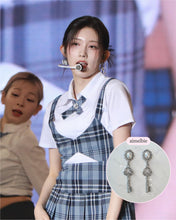 Load image into Gallery viewer, [IVE Gaeul Earrings] Antique Classic Key Earrings - Silver