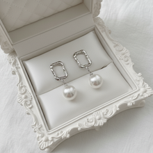 Load image into Gallery viewer, [Aespa Winter Earrings] Judy Earrings - Silver