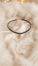 Load image into Gallery viewer, [Suzy from 'Doona!', IVE Yujin choker] Vintage Heart Locket Choker
