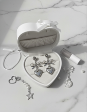 Load image into Gallery viewer, [NMIXX Jiwoo Earrings] Vintage Silver Heart Earrings