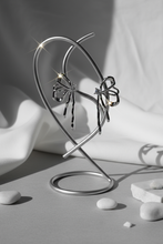 Load image into Gallery viewer, [Aespa Winter, NingNing Earrings] Metalic Liquid Ribbon Earrings - Silver Color