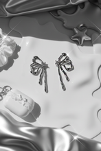 Load image into Gallery viewer, [Aespa Winter, NingNing Earrings] Metalic Liquid Ribbon Earrings - Silver Color