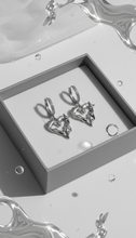 Load image into Gallery viewer, Melting Metalic Heart Huggies Earrings