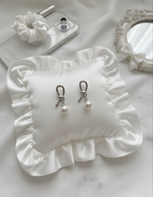 Load image into Gallery viewer, [IVE Wonyoung Earrings] Daily Silver Ribbon Earrings