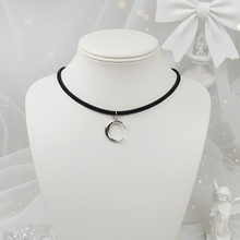 Load image into Gallery viewer, Crescent Moon Choker - Silver ver.