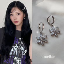 Load image into Gallery viewer, [Aespa Giselle, Kep1er Chaehyun Earrings] Diamond Petals Huggies Earrings - Silver