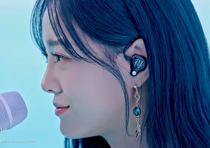 [Kim Sejeong Earrings] The Ancient Blue Planet Earrings