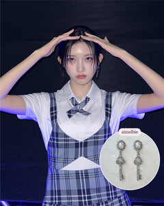 [IVE Gaeul Earrings] Antique Classic Key Earrings - Silver