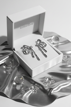 Load image into Gallery viewer, [Aespa Winter, NingNing Earrings] Metalic Liquid Ribbon Earrings - Silver Color
