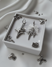 Load image into Gallery viewer, [Aespa Karina, IVE Gaeul Earrings] Sparkle Sparkle Huggies Earrings