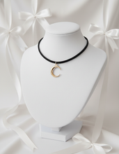 Load image into Gallery viewer, Crescent Moon Choker - Gold ver. [Penthouse 3 Hanjihyun(Joo Suk kyung) Choker]