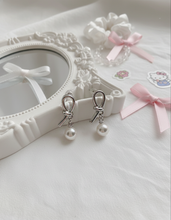 Load image into Gallery viewer, [IVE Wonyoung Earrings] Daily Silver Ribbon Earrings