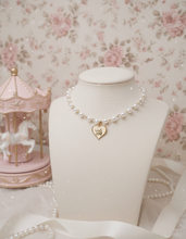 Load image into Gallery viewer, Baby Angel Pearl Choker - Gold Color. (Billlie Tsuki Necklace)