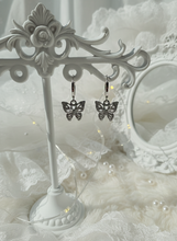 Load image into Gallery viewer, [ITZY Yuna Earrings] The Little Butterfly Huggies Earrings